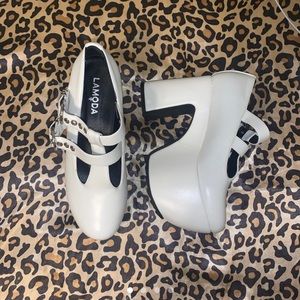 🖤🖤GENUINE VEGAN LEATHER LAMODAS🖤🖤 SIZE 9 🖤